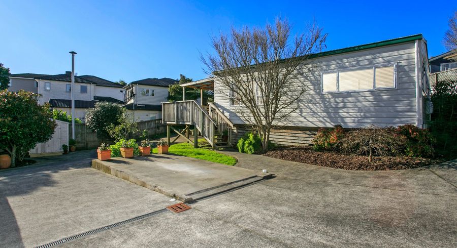  at 15a Camrose Place, Glenfield, North Shore City, Auckland