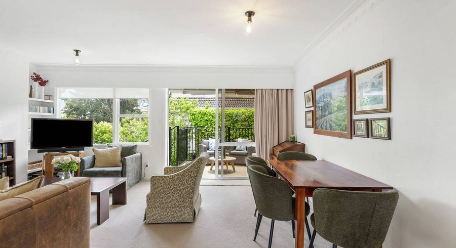  at 2/6 Pine Terrace, Howick, Manukau City, Auckland