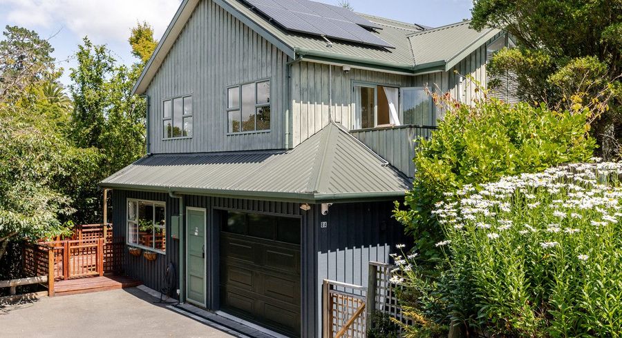  at 8a Williams Terrace, Fitzherbert, Palmerston North, Manawatu / Whanganui