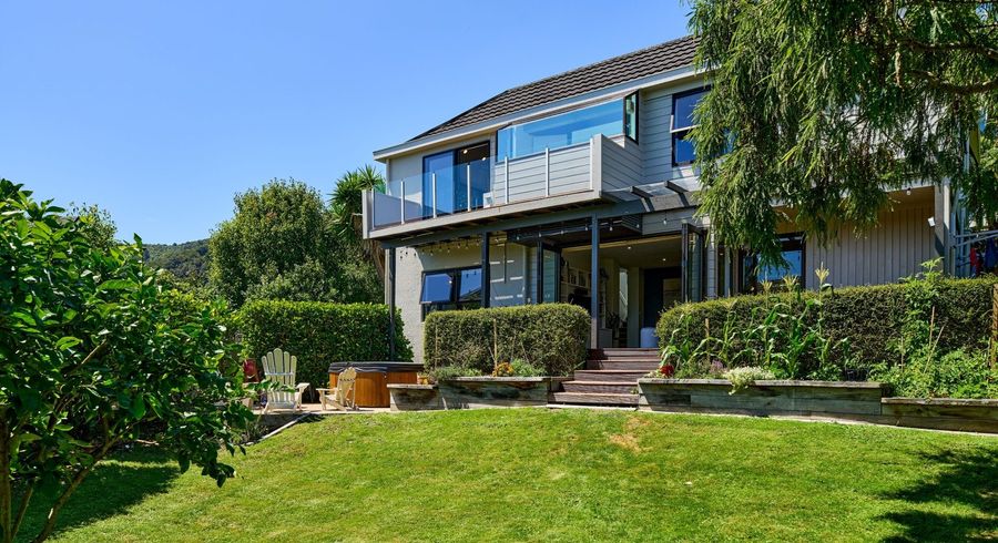  at 8 Cheviot Road, Lowry Bay, Eastbourne, Lower Hutt, Wellington