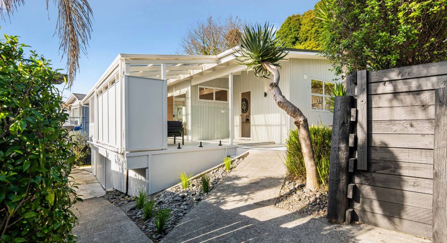  at 2/1c Bank Street, Hillcrest, North Shore City, Auckland