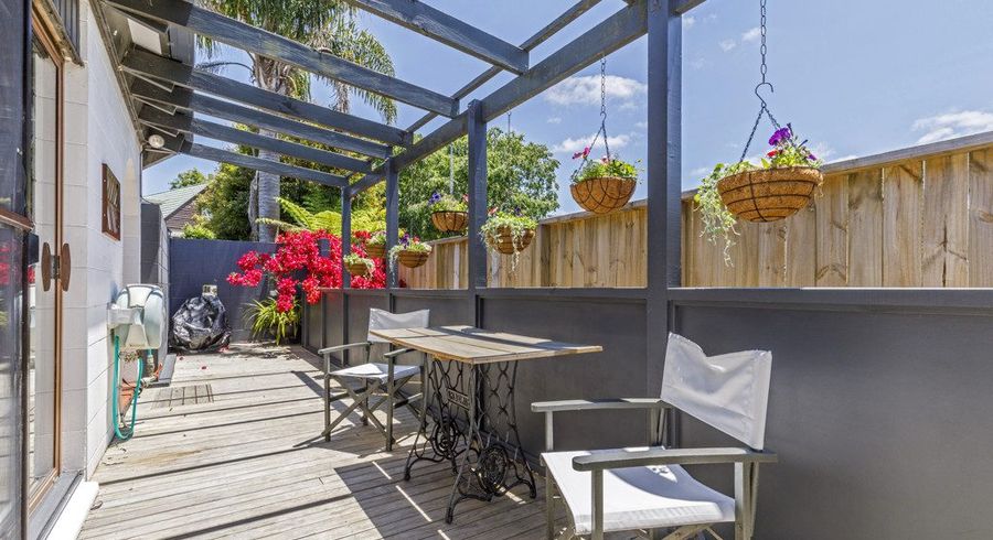  at 1/6 Bronwyn Place, Torbay, Auckland