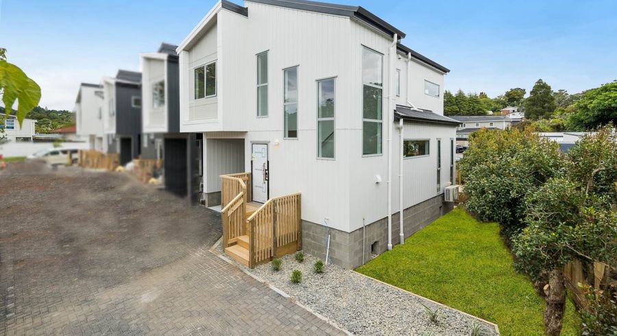  at 11 Compton Street, Hillcrest, Auckland