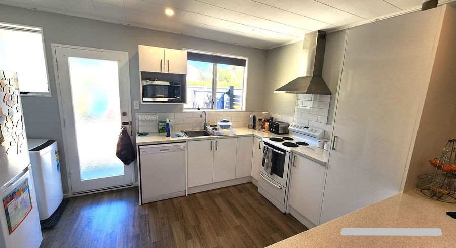  at 80C Airlie Road, Plimmerton, Porirua, Wellington