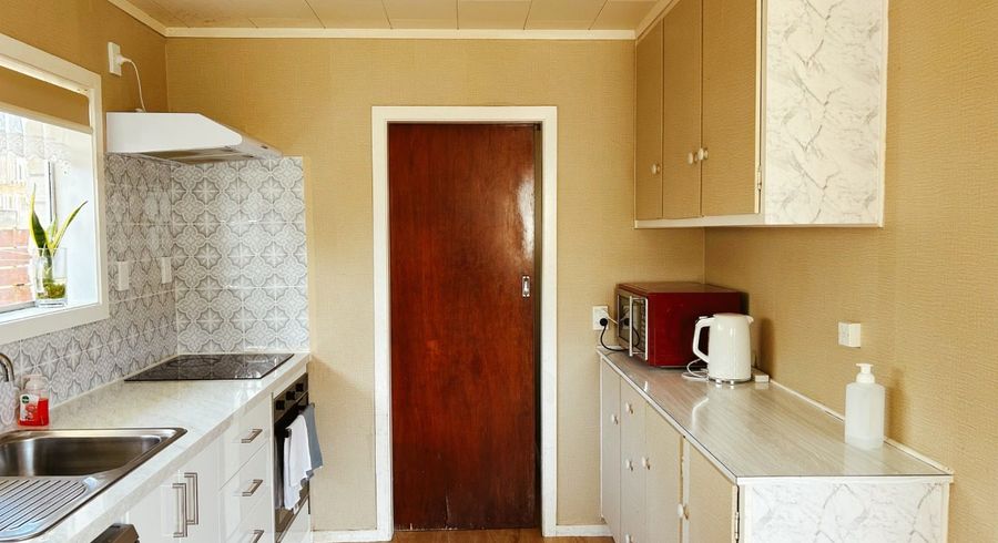  at 2/6 Snead Place, Hamilton East, Hamilton