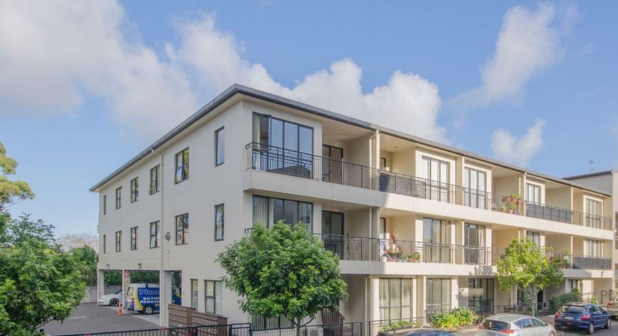  at 2Y/1 Wadier Place, Henderson, Waitakere City, Auckland