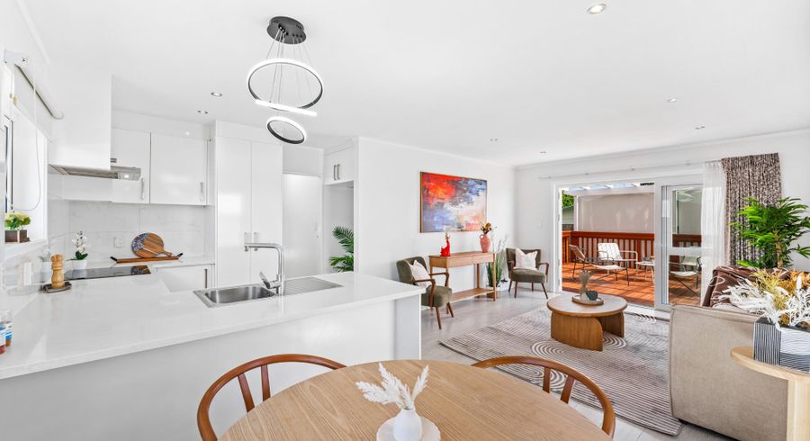  at 4/94 Lynwood Road, New Lynn, Waitakere City, Auckland