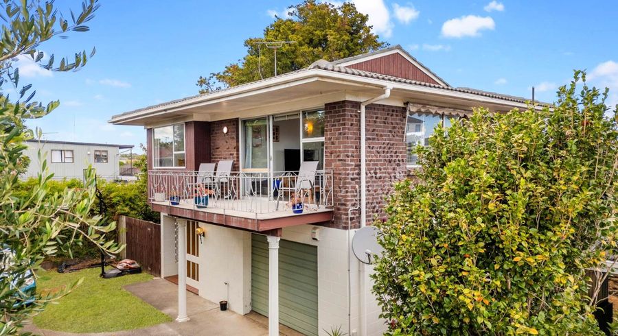  at 4/46 Fowlds Avenue, Sandringham, Auckland