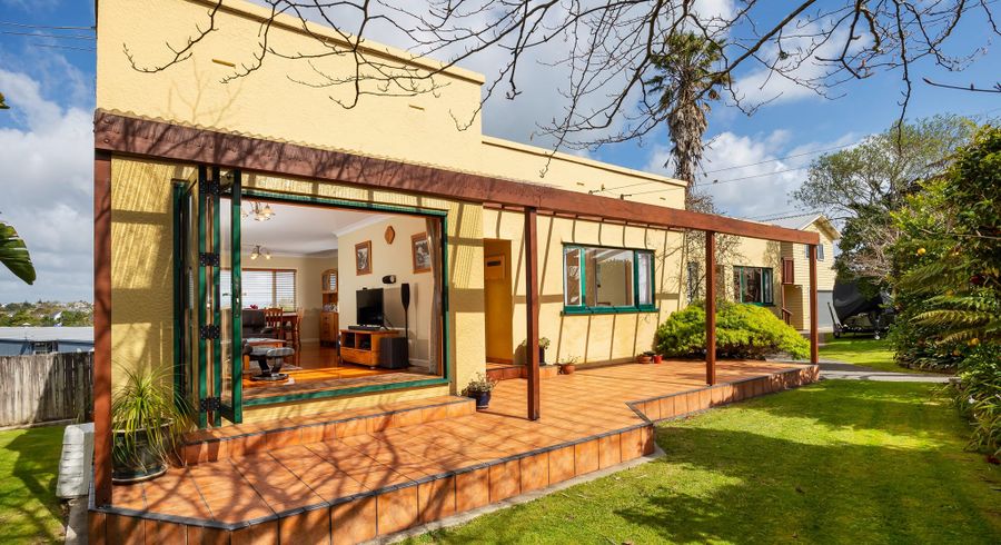  at 11 Challinor Crescent, Mount Albert, Auckland