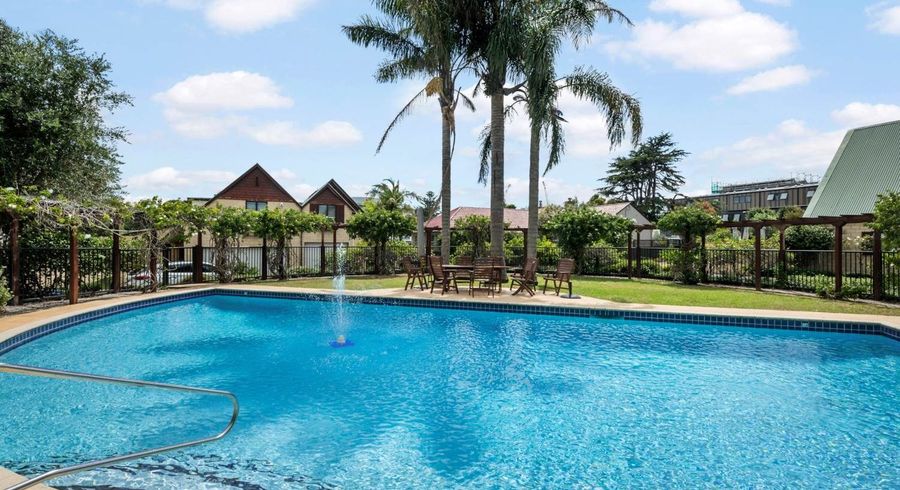  at 12/52 Taharoto Road, Takapuna, Auckland