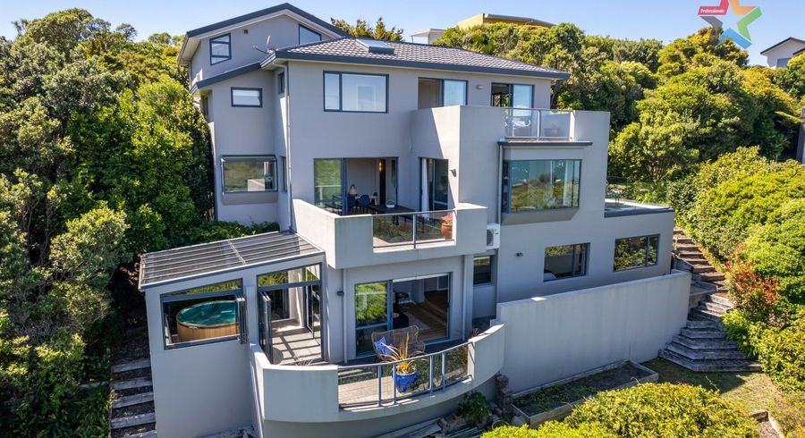  at 7 Green Park Lane, Korokoro, Lower Hutt