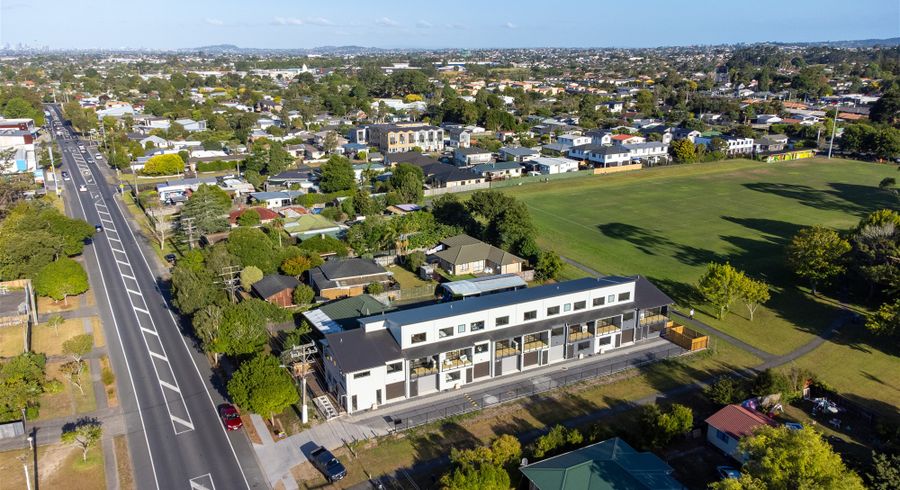  at 2/504 Swanson Road, Ranui, Auckland