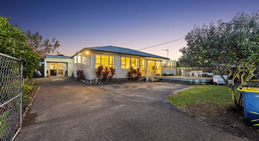  at 123 Universal Drive, Henderson, Waitakere City, Auckland