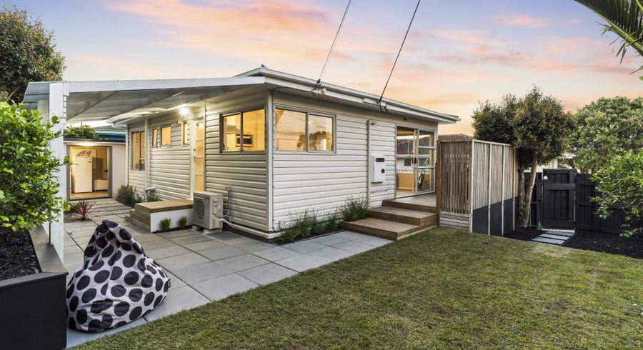  at 1/38 Aeroview Drive, Beach Haven, Auckland