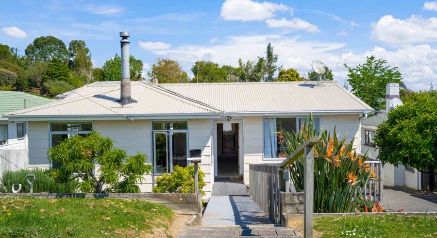  at 2/10 Neal Avenue, Glenfield, North Shore City, Auckland