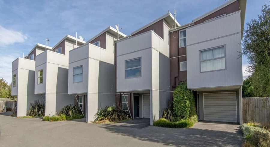  at 2/62  Burke Street, Addington, Christchurch City, Canterbury