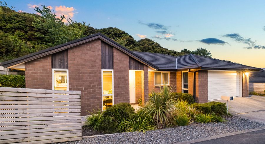  at 34 Mooring Close, Whitby, Porirua