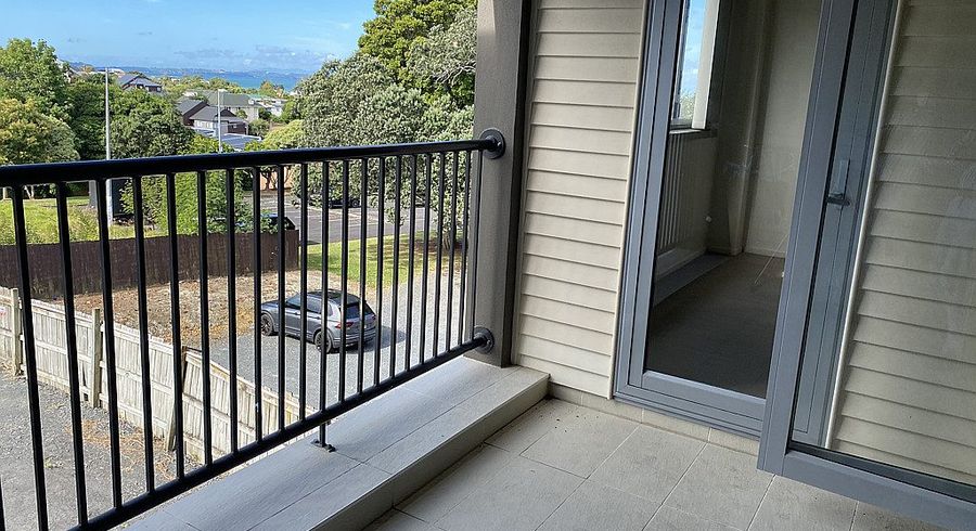  at 2/10 Uxbridge Road, Howick, Manukau City, Auckland