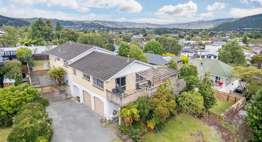 at 4 Vista Crescent, Maoribank, Upper Hutt