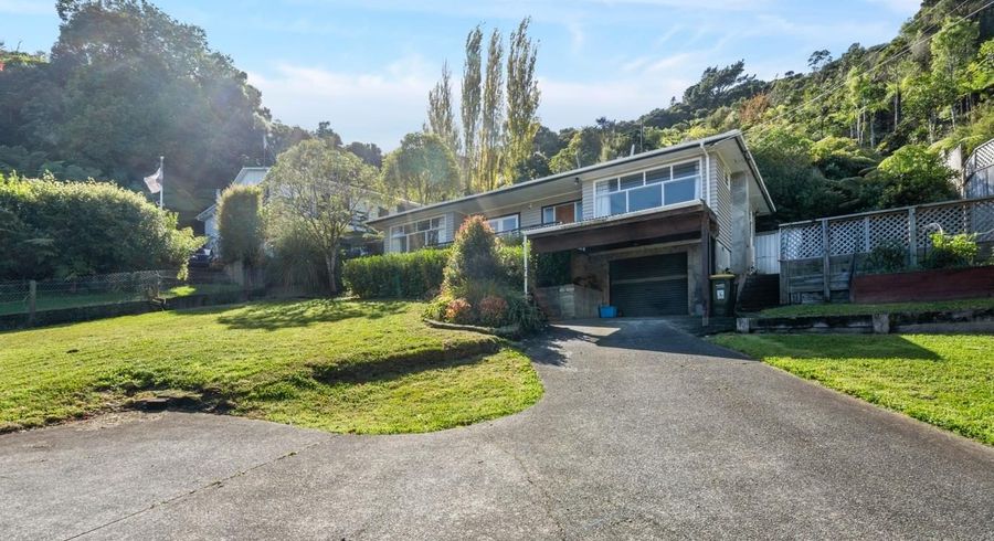  at 8 James Grove, Stokes Valley, Lower Hutt, Wellington