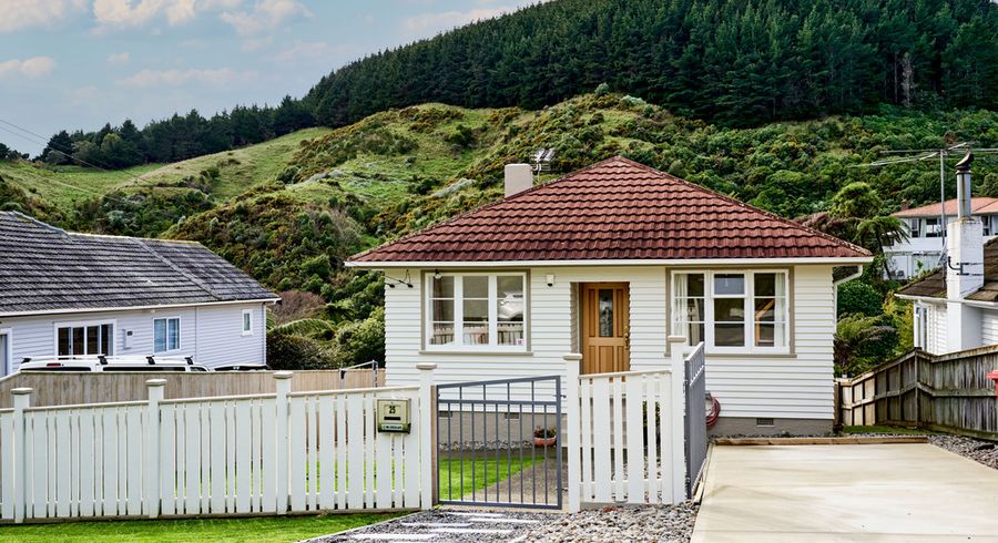  at 25 Raroa Terrace, Tawa, Wellington