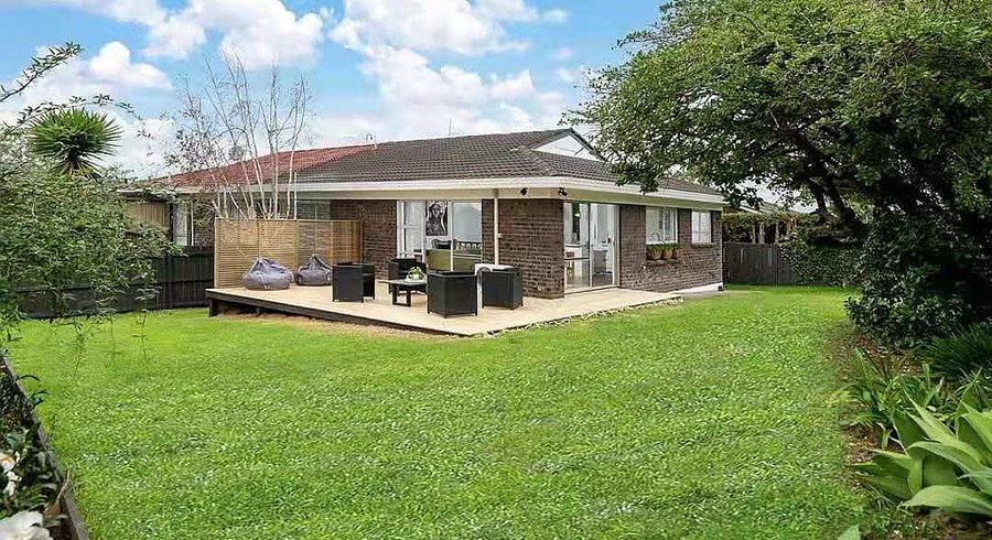  at 2/8 Galvan Ave, Sunnyhills, Manukau City, Auckland