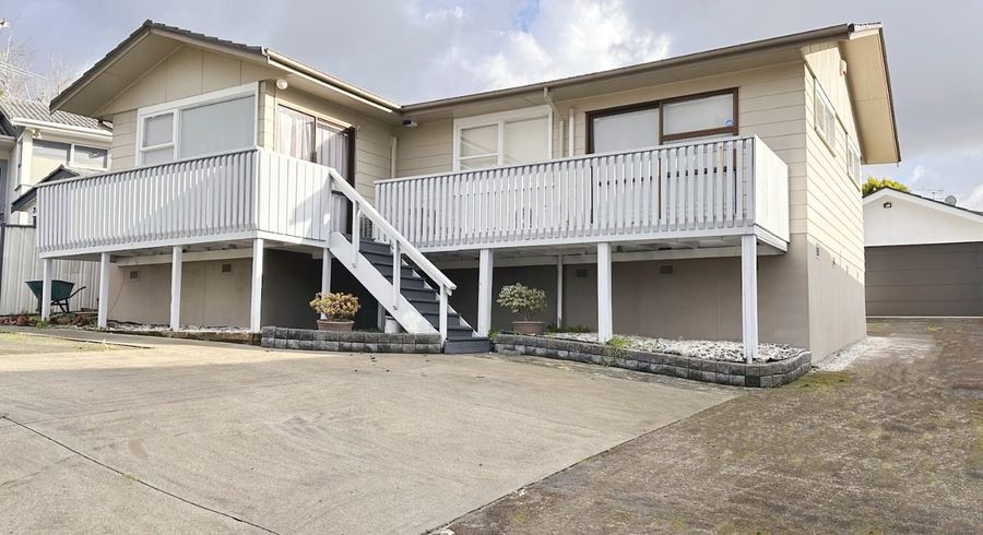  at 32 Felgrove Street, Glendene, Waitakere City, Auckland