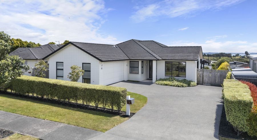  at 4 Mahutonga Avenue, Beachlands, Auckland