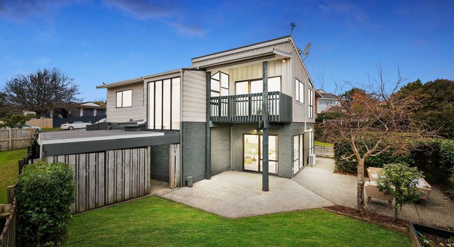  at 10 Acland Place, Botany Downs, Manukau City, Auckland