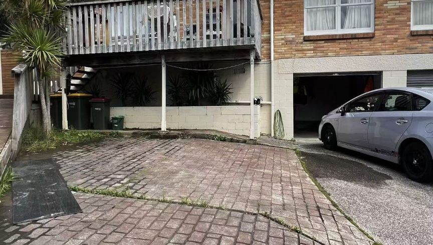  at 2/5 Downing St, Glenfield, North Shore City, Auckland
