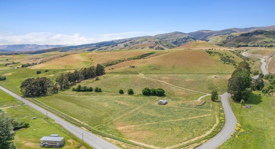  at Cnr Ruffell and Ardgour Valley Roads, Tarras, Central Otago, Otago