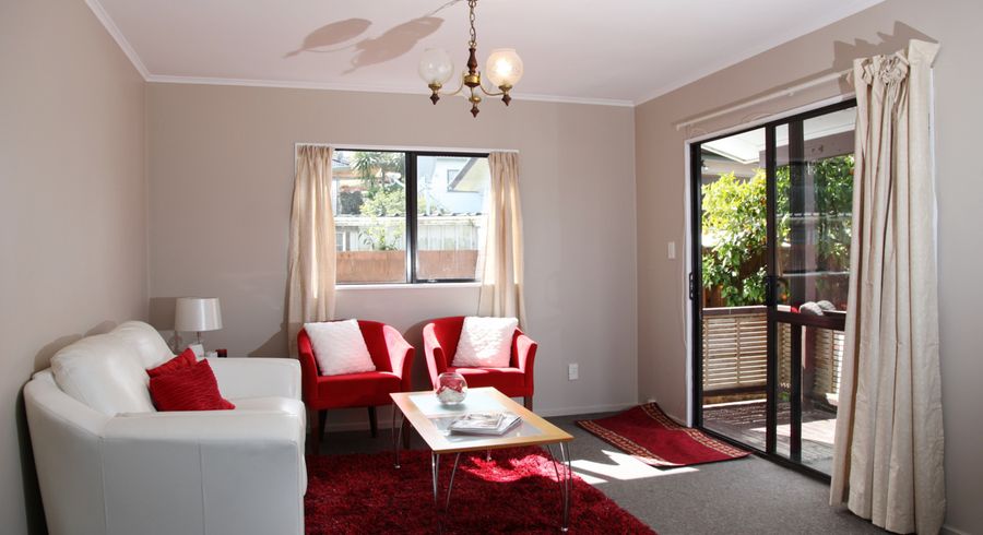  at 1/6 Peterhouse Place, West Harbour, Auckland