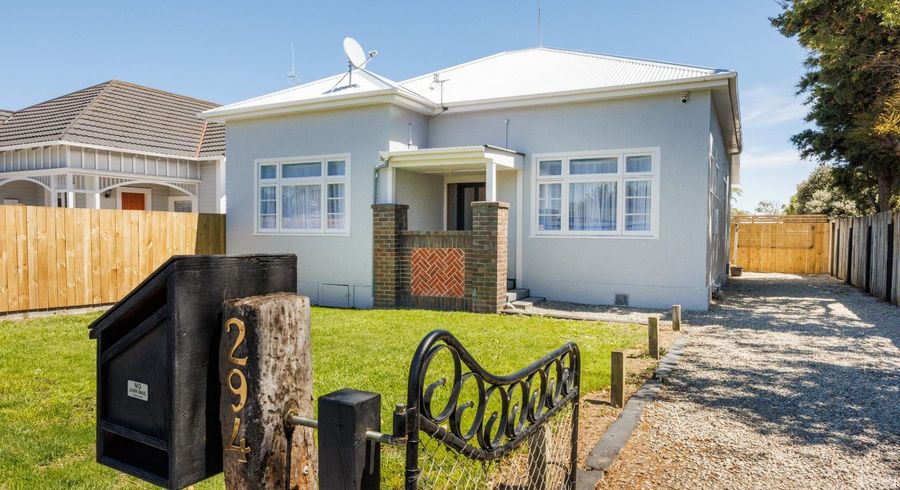  at 294 Ruahine Street, Terrace End, Palmerston North, Manawatu / Whanganui