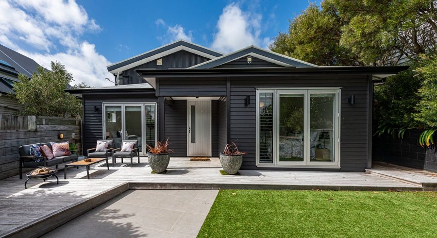  at 116 Nevay Road, Karaka Bays, Wellington