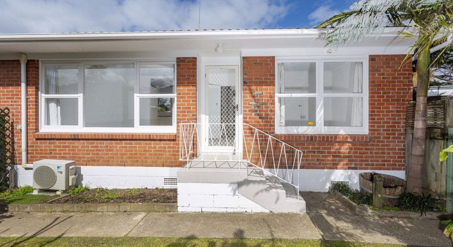  at 1/18 Evelyn Place, Hillcrest, North Shore City, Auckland