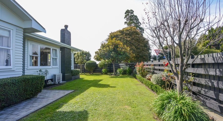  at 1214 Willowpark Road North, Mayfair, Hastings