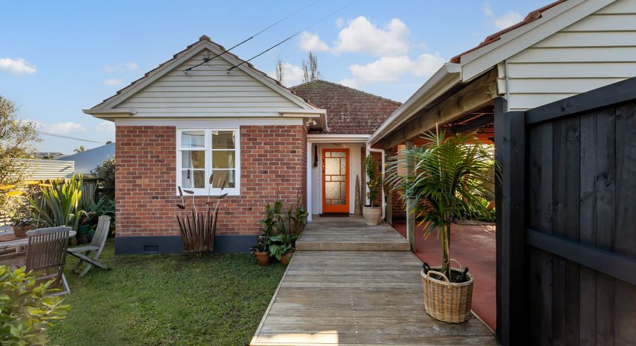  at 6 Kanuka Street, Point Chevalier, Auckland