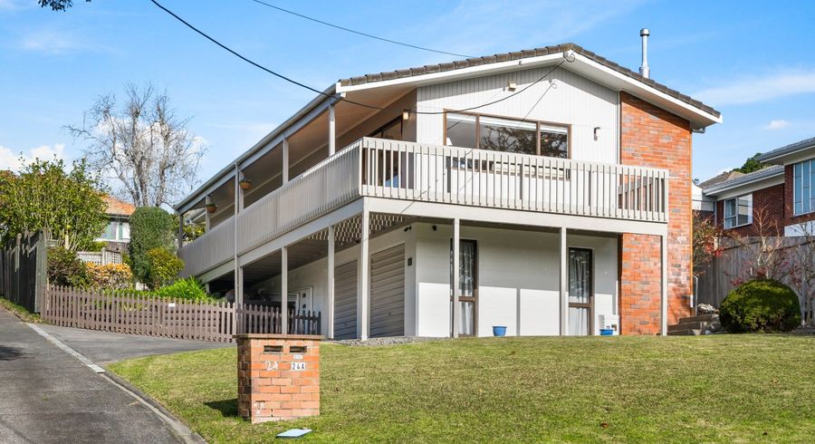  at 2/24 Penzance Road, Mairangi Bay, North Shore City, Auckland