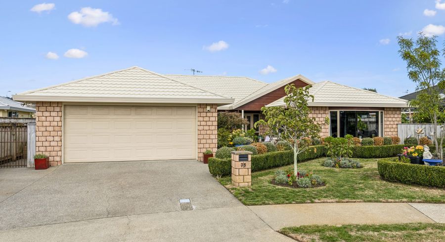  at 35 Holcombe Drive, Paraparaumu