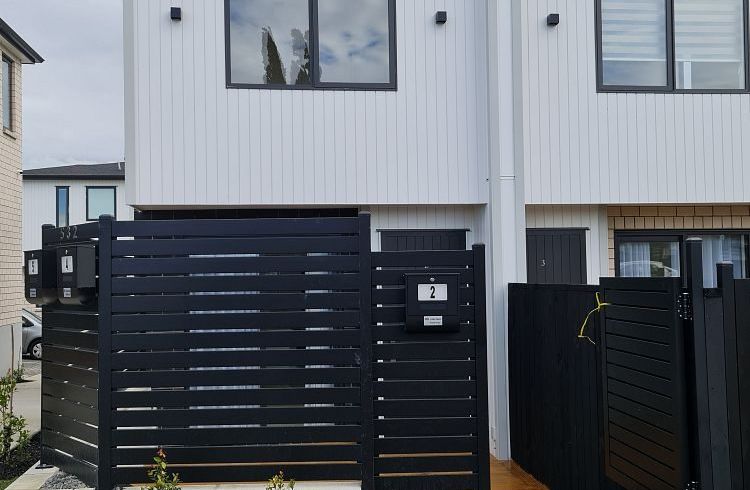  at 2/532 Glenfield Road, Glenfield, Auckland