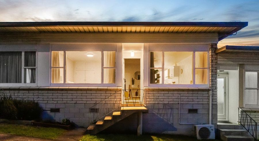  at 2/134 Edmonton Road, Te Atatu South, Waitakere City, Auckland