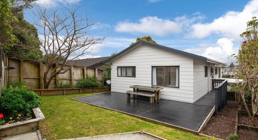  at 2/21 Tahu Crescent, Sunnynook, North Shore City, Auckland
