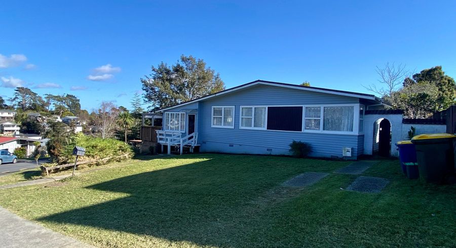  at 3 Pavola Grove, Glenfield, Auckland