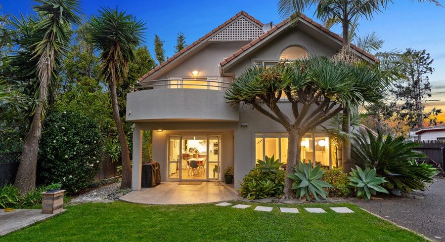  at 2/12 Wolsley Avenue, Milford, Auckland