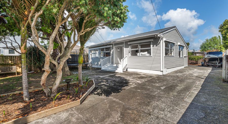  at 6 George Street, Mangere East, Auckland