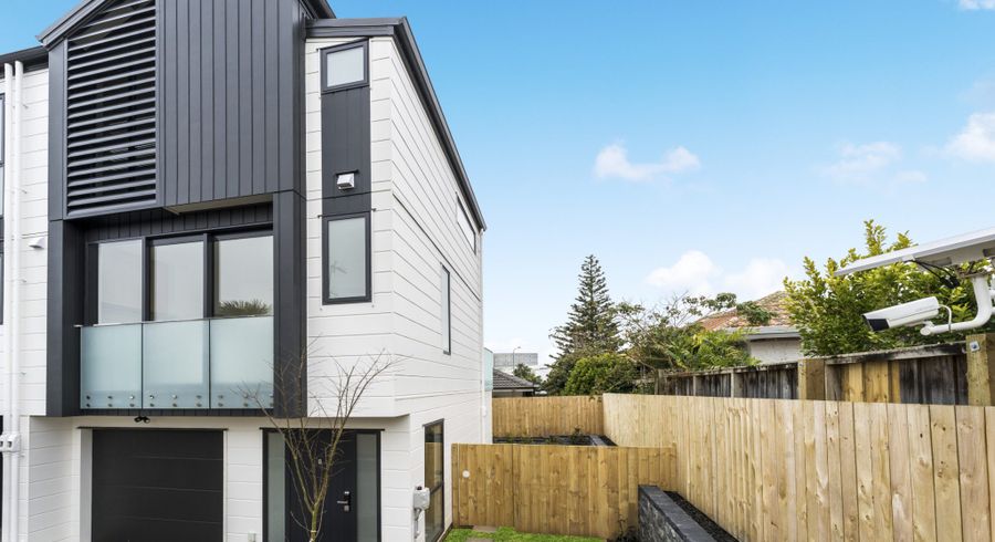  at 8/6 Shakespeare Road, Milford, North Shore City, Auckland