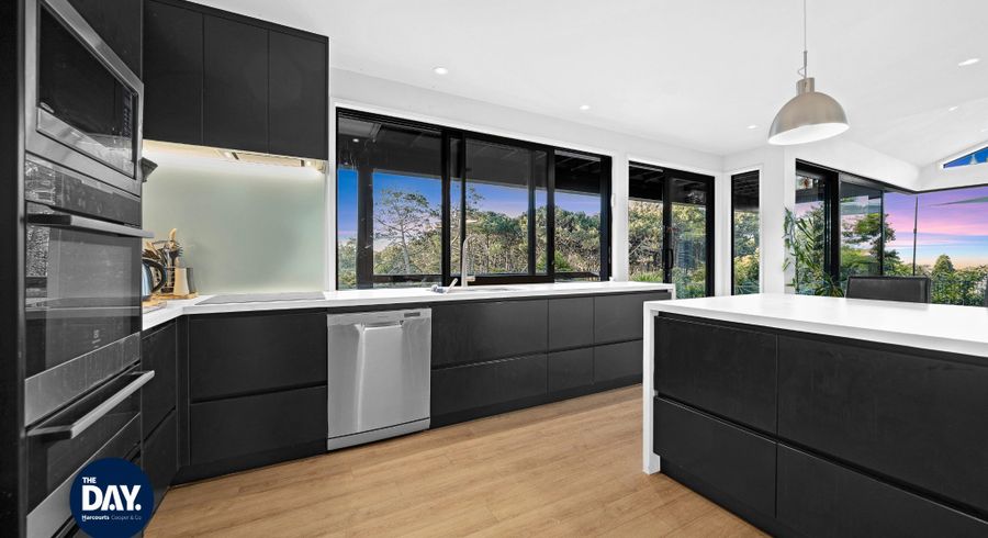  at 8 Aberdeen Road, Campbells Bay, North Shore City, Auckland