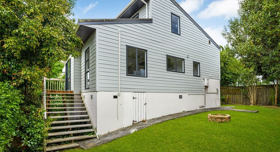  at 1/17 Bronzewing Terrace, Unsworth Heights, Auckland