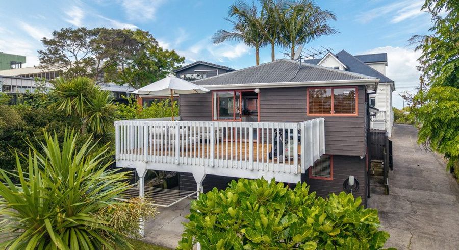  at 2/43 Rawene Road, Birkenhead, North Shore City, Auckland
