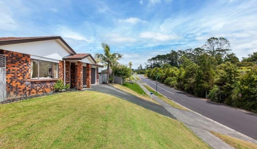  at 28 Brookwood drive, Henderson, Waitakere City, Auckland